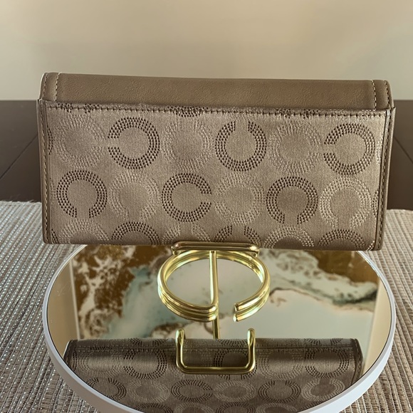 Coach dotted Op Art long wallet on chain EUC - Picture 4 of 14